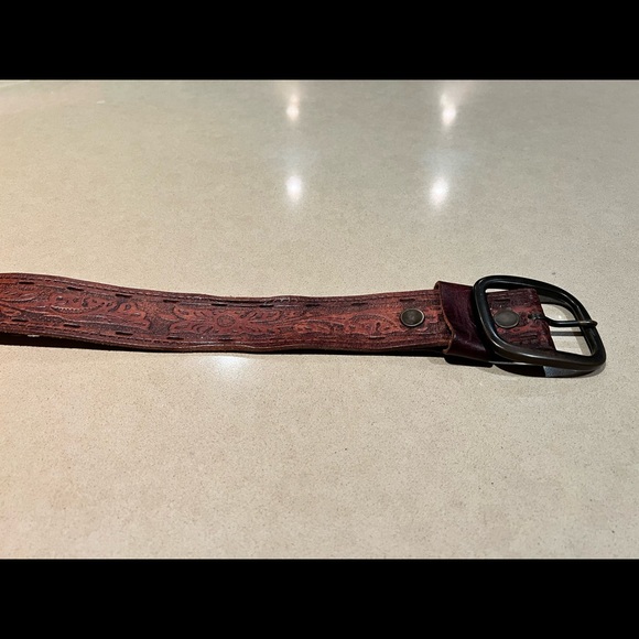 Hollister Leather Etched Belt. - Picture 2 of 4